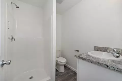 Bath - 1610 W Ab W Scott St, Springfield, MO 65802 photo 3 of 7