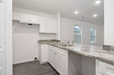 Kitchen - 1610 W Ab W Scott St, Springfield, MO 65802 photo 4 of 5