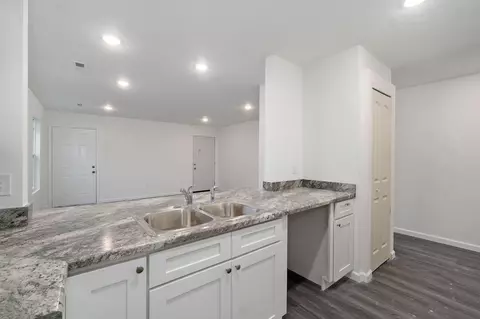 Kitchen - 1610 W Ab W Scott St, Springfield, MO 65802 photo 5 of 5