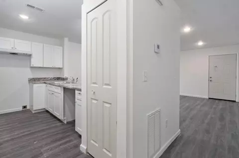 Kitchen - 1610 W Ab W Scott St, Springfield, MO 65802 photo 3 of 5