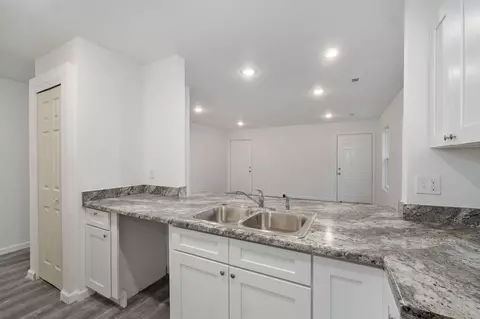 Bath - 1610 W Ab W Scott St, Springfield, MO 65802 photo 1 of 7