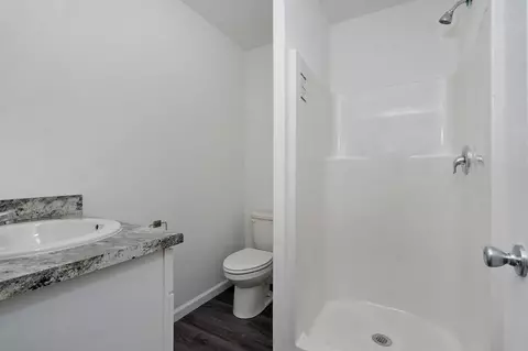 Bath - 1610 W Ab W Scott St, Springfield, MO 65802 photo 6 of 7
