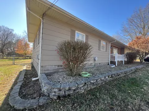 807 Hillcrest Dr, Monett, MO 65708 photo 2