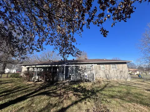 807 Hillcrest Dr, Monett, MO 65708 photo 3