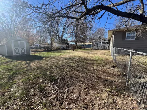 807 Hillcrest Dr, Monett, MO 65708 photo 4