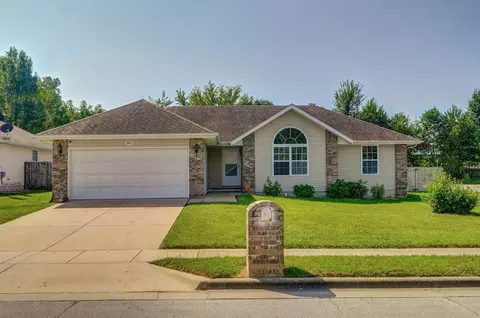 902 W Dustin Ln, Nixa, MO 65714 photo 2