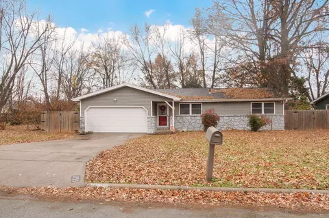 1133 W Morningside St, Springfield, MO 65807