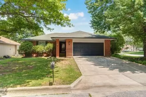 1607 W Whiteside St, Springfield, MO 65807