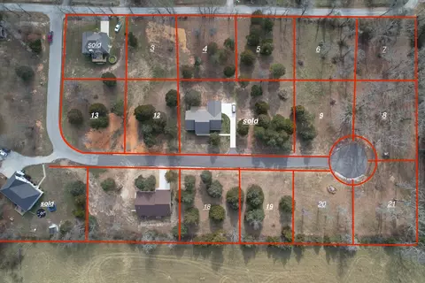 21 Cedar Ln, Willow Springs, MO 65793