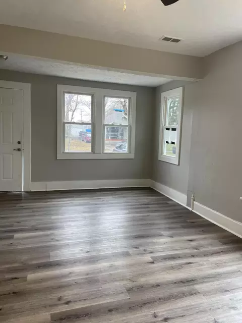 1020 W Locust St, Springfield, MO 65803 photo 5