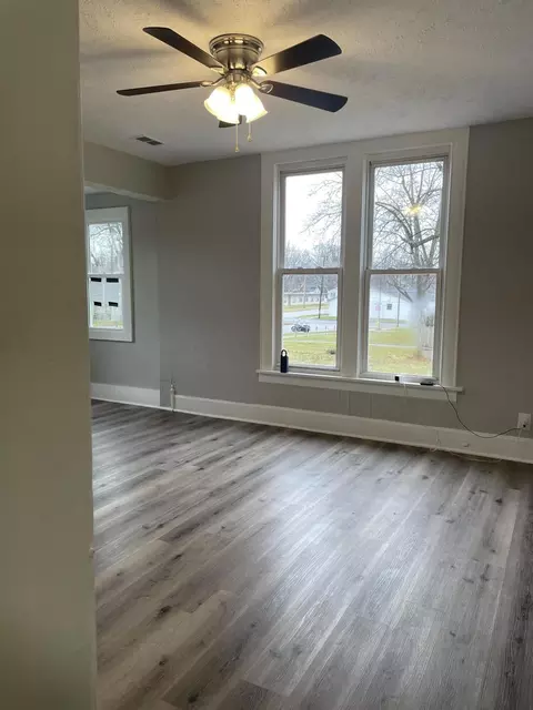 1020 W Locust St, Springfield, MO 65803 photo 9
