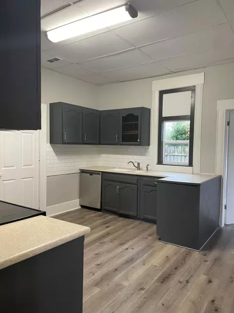 1020 W Locust St, Springfield, MO 65803 photo 18