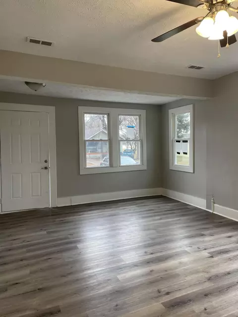 1020 W Locust St, Springfield, MO 65803 photo 6