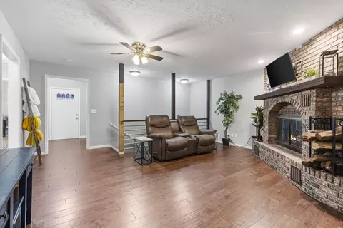 1314 E Carleton St, Springfield, MO 65804 photo 8
