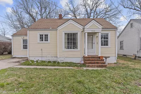 1048 S Thelma Ave, Springfield, MO 65807
