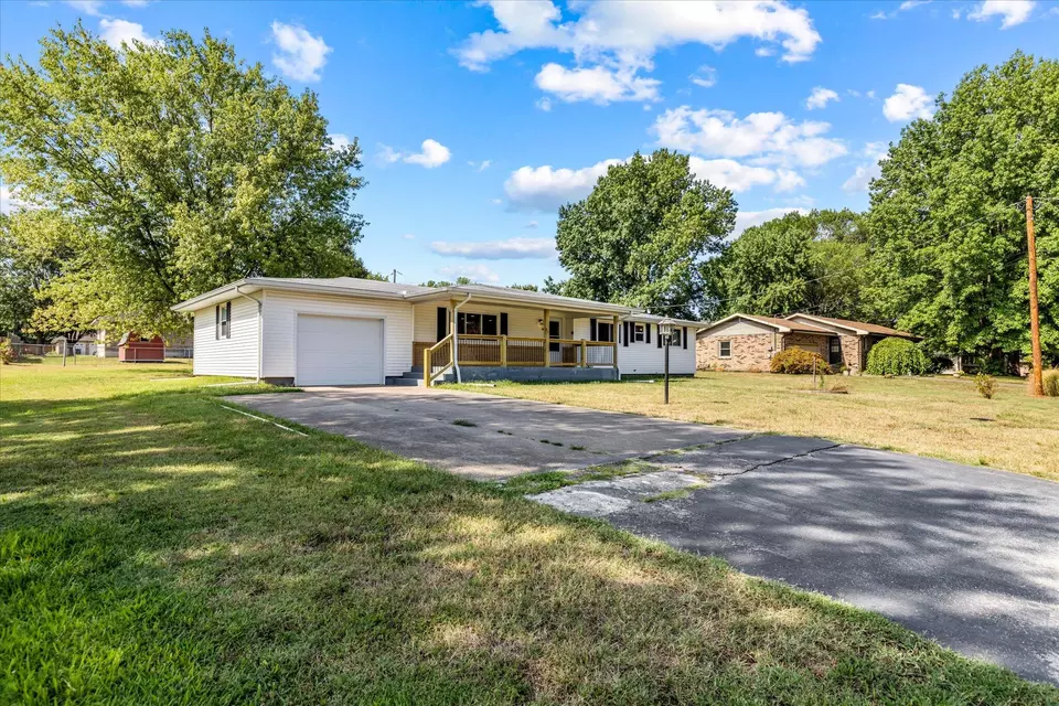 1006 Sunset St, Aurora, MO 65605 26 Photos Movoto