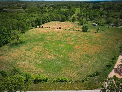 18241 Pine Rd, Willow Springs, MO 65793