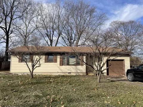 1239 N Fender Ave, Springfield, MO 65803