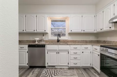 5801 S Honeysuckle Ln, Battlefield, MO 65619 photo 12