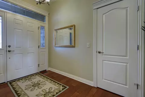 2276 W Darby St, Springfield, MO 65810 photo 9
