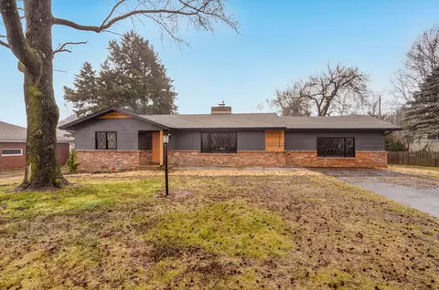 2416 E Seminole St, Springfield, MO 65804