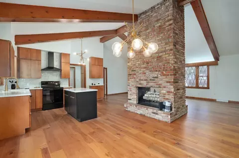 2416 E Seminole St, Springfield, MO 65804 photo 8