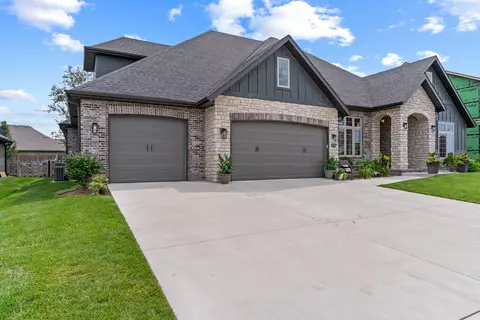 Exterior - 886 Emerald Ter, Nixa, MO 65714 photo 3 of 12