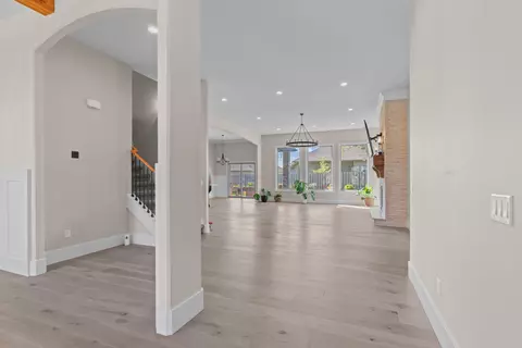 Entry Way - 886 Emerald Ter, Nixa, MO 65714 photo 2 of 7