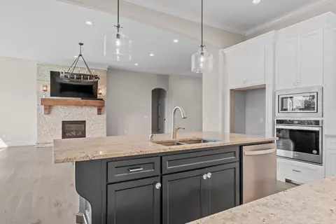 Kitchen - 886 Emerald Ter, Nixa, MO 65714 photo 7 of 8