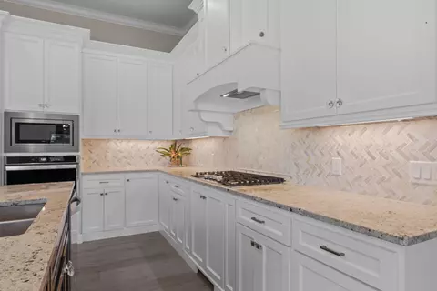 Kitchen - 886 Emerald Ter, Nixa, MO 65714 photo 6 of 8