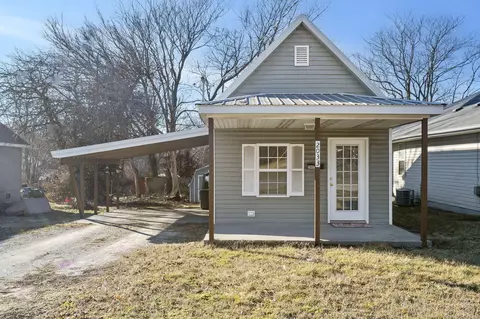 2033 N Summit Ave, Springfield, MO 65803