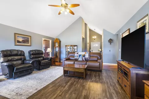 Living - 237 Park Hill Ct, Strafford, MO 65757 photo 4 of 8