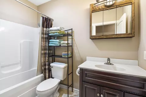Bath - 237 Park Hill Ct, Strafford, MO 65757 photo 4 of 4