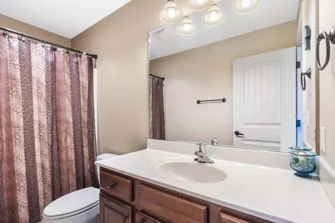Bath - 237 Park Hill Ct, Strafford, MO 65757 photo 3 of 4