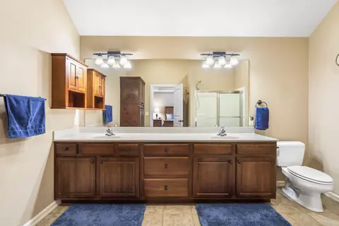 Bath - 237 Park Hill Ct, Strafford, MO 65757 photo 1 of 4