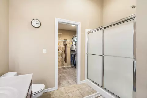 Bath - 237 Park Hill Ct, Strafford, MO 65757 photo 2 of 4