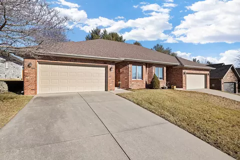 351 E Degraffenreid St, Springfield, MO 65810 photo 2