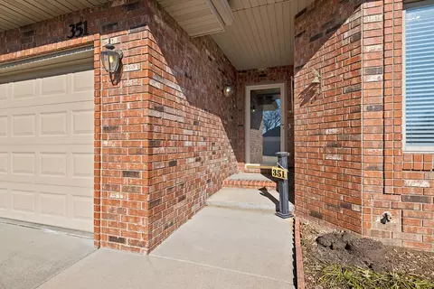 351 E Degraffenreid St, Springfield, MO 65810 photo 3
