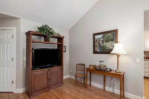 351 E Degraffenreid St, Springfield, MO 65810 photo 9