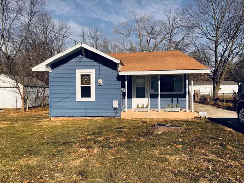2107 W Scott St, Springfield, MO 65802 photo 2