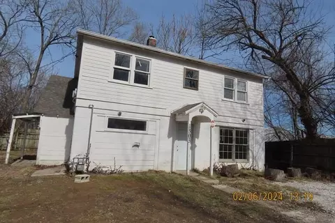 1303 E Blaine St, Springfield, MO 65803