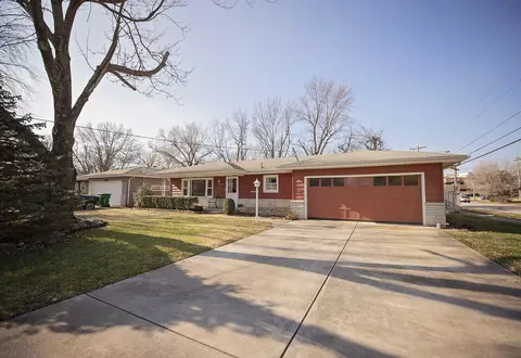 2205 S Pickwick Ave, Springfield, MO 65804
