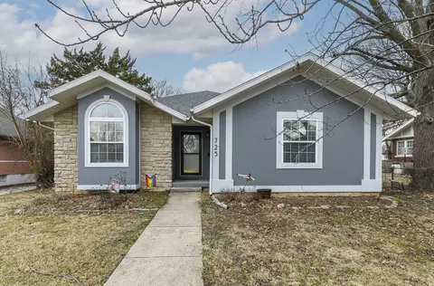 725 S Pickwick Ave, Springfield, MO 65802