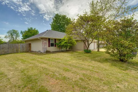 Exterior - 204 E Chrysler St, Clever, MO 65631 photo 10 of 13