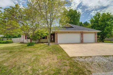 Exterior - 204 E Chrysler St, Clever, MO 65631 photo 2 of 13