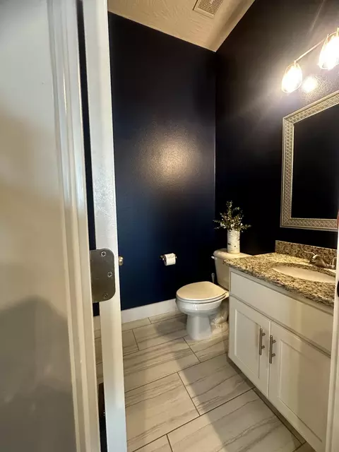 Bath - 2737 W Miramar Rd, Ozark, MO 65721 photo 2 of 14