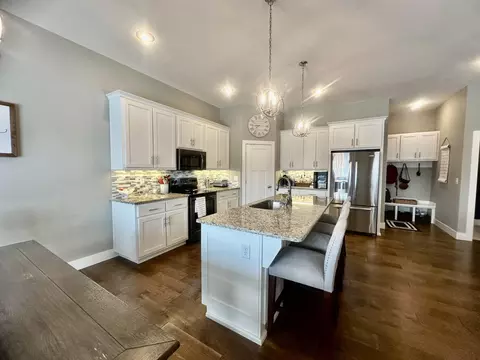 Kitchen - 2737 W Miramar Rd, Ozark, MO 65721 photo 6 of 9