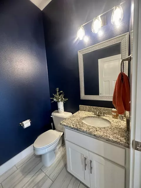 Bath - 2737 W Miramar Rd, Ozark, MO 65721 photo 1 of 14
