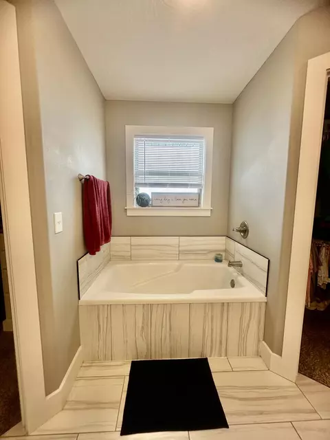 Bath - 2737 W Miramar Rd, Ozark, MO 65721 photo 6 of 14