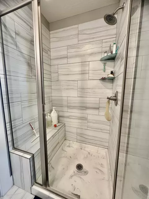 Bath - 2737 W Miramar Rd, Ozark, MO 65721 photo 10 of 14